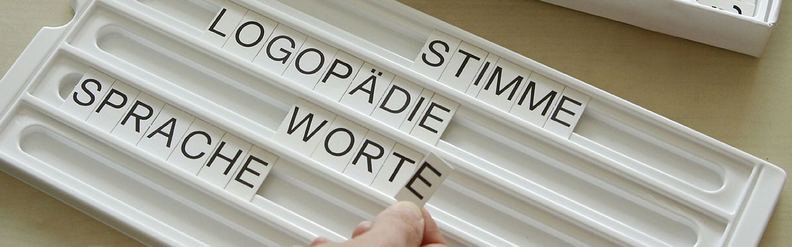 Logopädische Therapie durch Wortbildung mit einzelnen Buchstaben